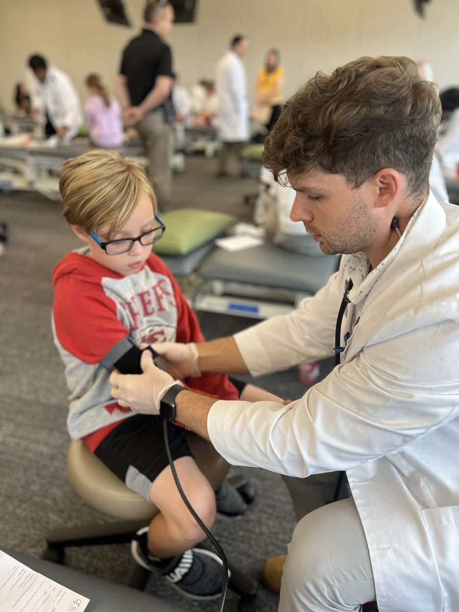KansasCityU's tweet photo. Fifth grade students from Kelsey Norman, McKinley, and Irving elementary schools arrived on the KCU-Joplin campus today to participate in this year's Score 1 for Health screening event. Healthier families make healthier communities! Learn more at https://t.co/9x5dv3DPSY https://t.co/kqK00Ptdu3