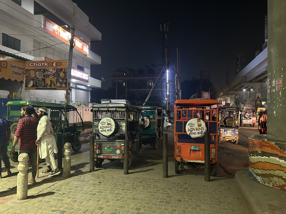 Owing to the safety of passengers commuting through metro, especially women passengers there is a pressing need to deploy at least 2 police personnel during one hour period between 11pm to 12.01am. This would instil much needed confidence.