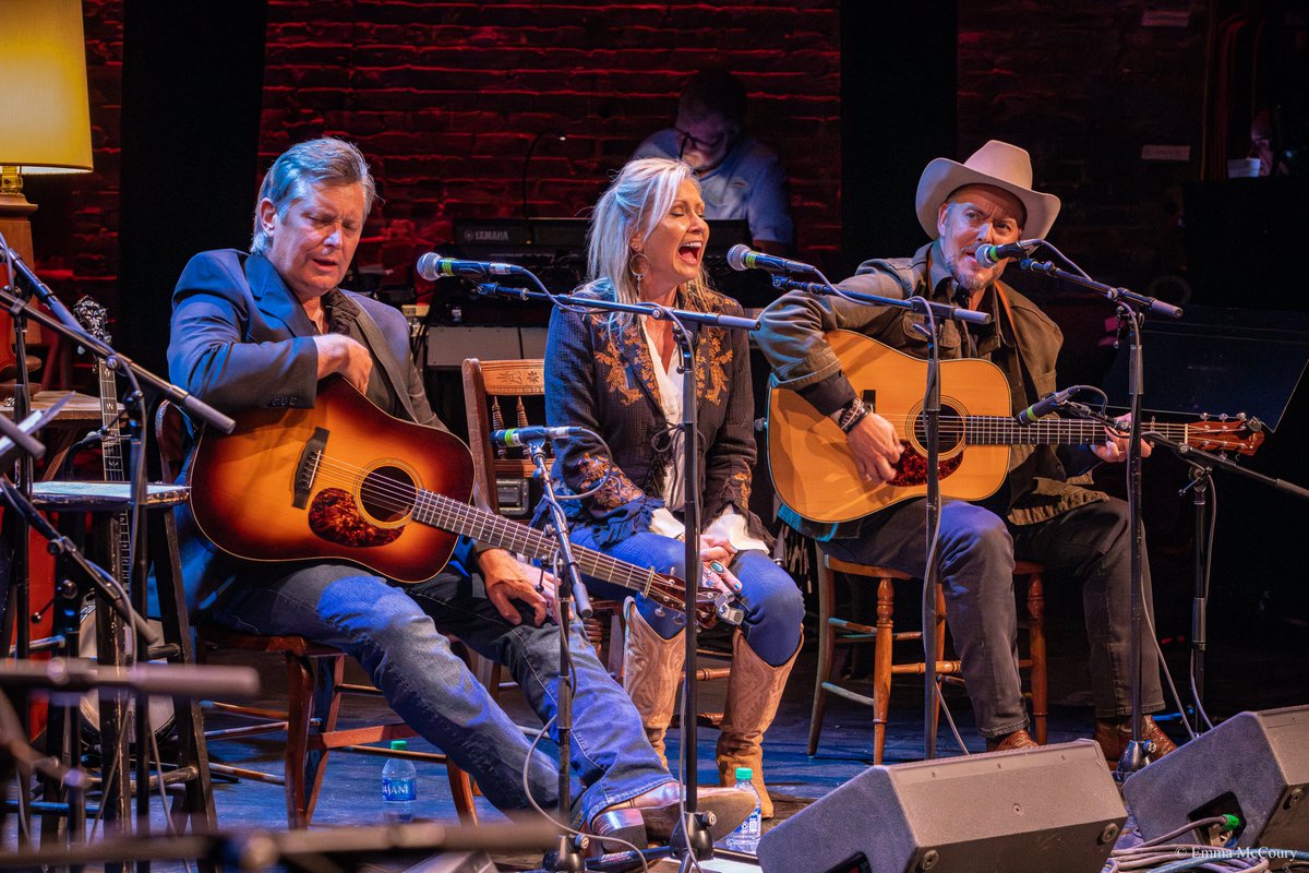 dreandersmusic's tweet photo. Had an amazing time last Friday at “Del & Friends”! What a privilege to perform with amazing musicians that are also great friends…looking forward to the next time. ❤️🎶✨📷: Emma McCoury Photography
@delmccouryband @trvlnmccourys @brothersgibson @KennyandAmandaS #delandfriends https://t.co/AhN97TvkRZ