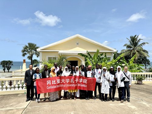 ChineseAmb_GM's tweet photo. Congratulations to winners of “My Dream” Painting Competition! Together with Gambian youth, we watched the live broadcast of the dialogue between Chinese Taikonauts and African youths, appreciated the excellent paintings of African youths displayed in the Chinese space station. https://t.co/a4fIseX5CT