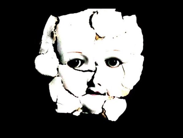 CesarPlushiEe's tweet photo. -a baby doll
And not to long ago on “https://t.co/kEA9YonUze” there was a picture of a broken baby dolls face. Another thing to note is that in the “relocate project” video, Rocket the bunny is hanging from the wall. In the picture I showed of rocket https://t.co/4ikDwTK2u9
