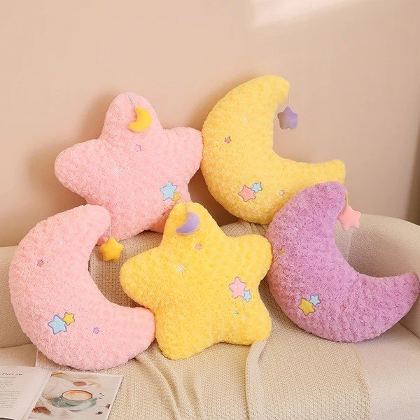 SoftnessDaily's tweet photo. moon &amp; star pillows 🎀 https://t.co/1kOitDg9l5