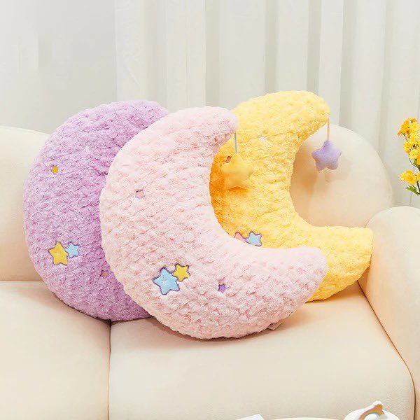 SoftnessDaily's tweet photo. moon &amp; star pillows 🎀 https://t.co/1kOitDg9l5