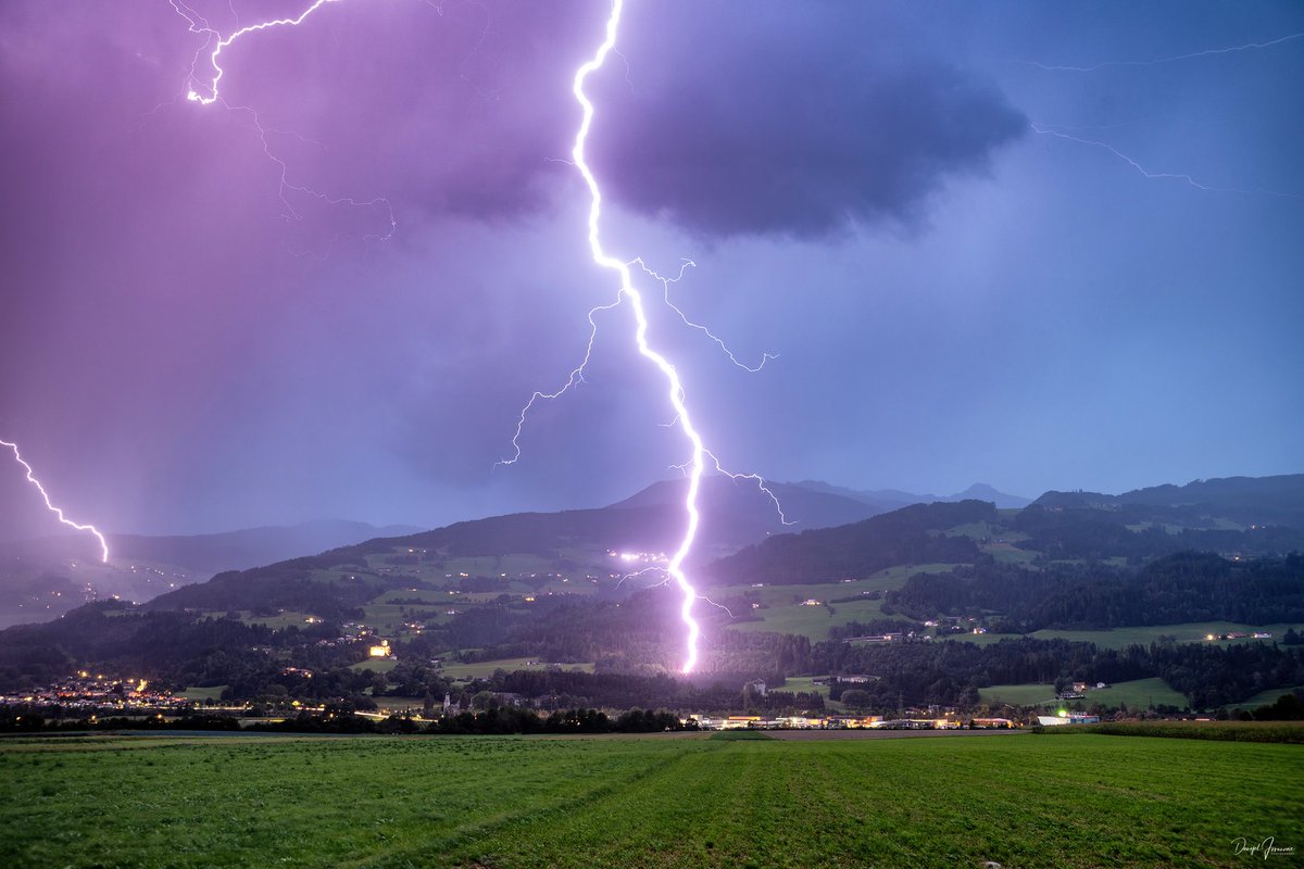 DJovanovicPhoto's tweet photo. About yesterday

#tirol #gewitter #thunderstorm https://t.co/fAyJxDY5qO