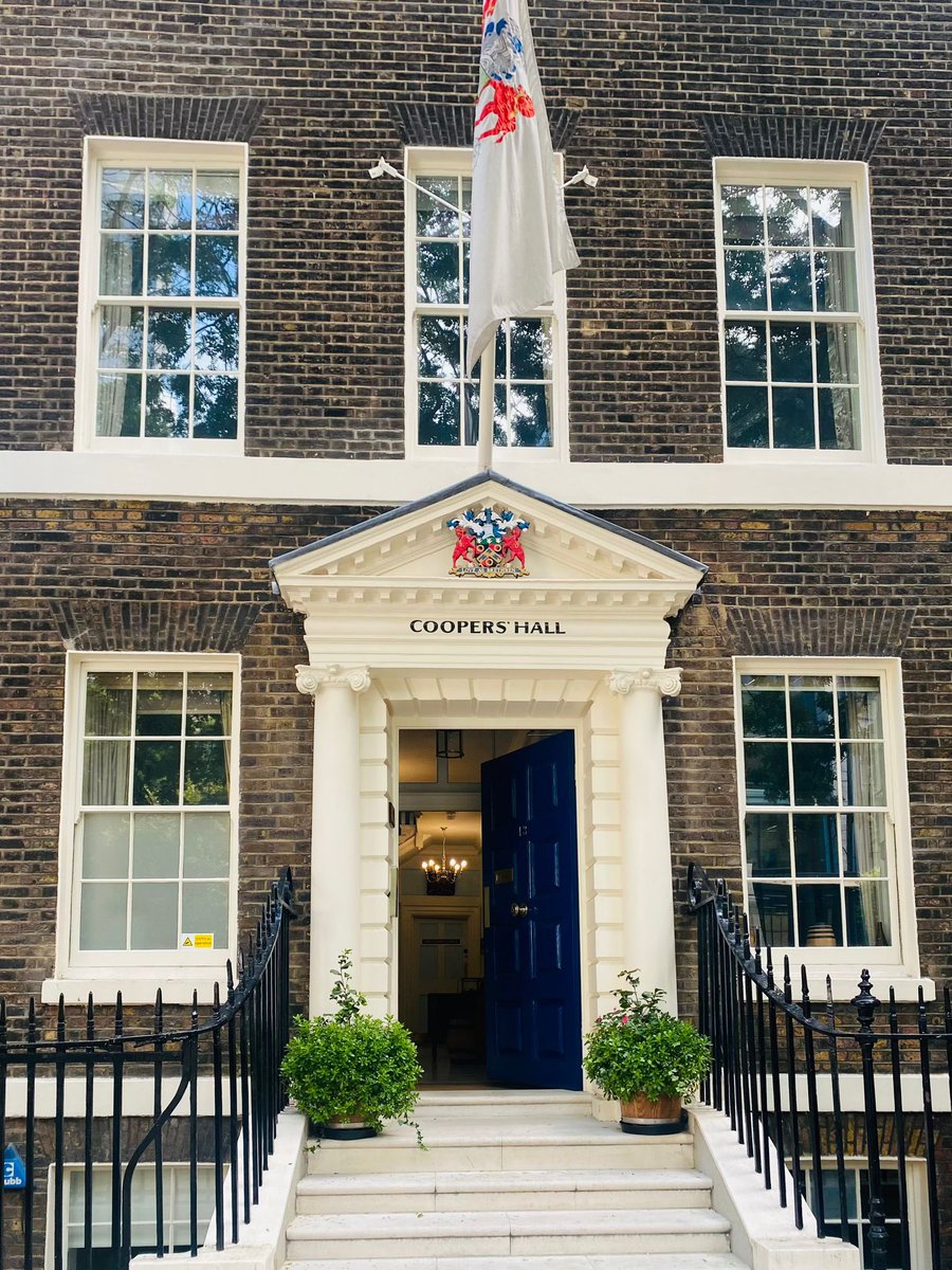 🌟Visit Coopers’ Hall this Saturday🌟

For #OpenHouseLondon this weekend you can tour Coopers Hall and find out about the Coopers #LiveryCompany 

Free drop in: 10-4pm Saturday 16th September

Devonshire Square, #CityOfLondon