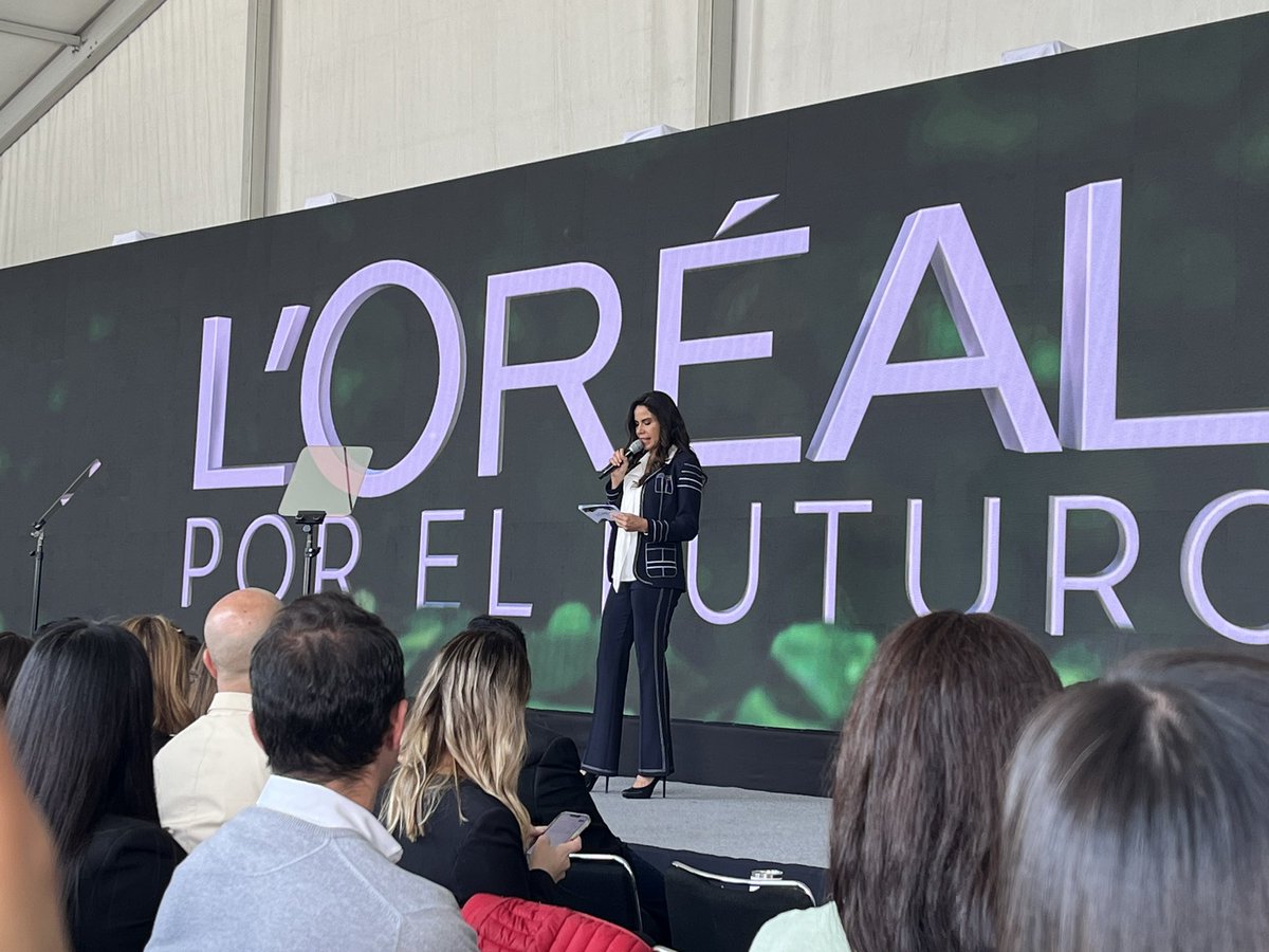 NynaV86's tweet photo. Orgullo, es el sentimiento de pertenecer a un grupo que hace tanto no solo por la sociedad, sino también por el planeta #L4TFPlanetTalks @lorealmexico @LOrealGroupe @PaolaRojas felicidades por tan maravillosa conducción! https://t.co/mqiolxUSDy
