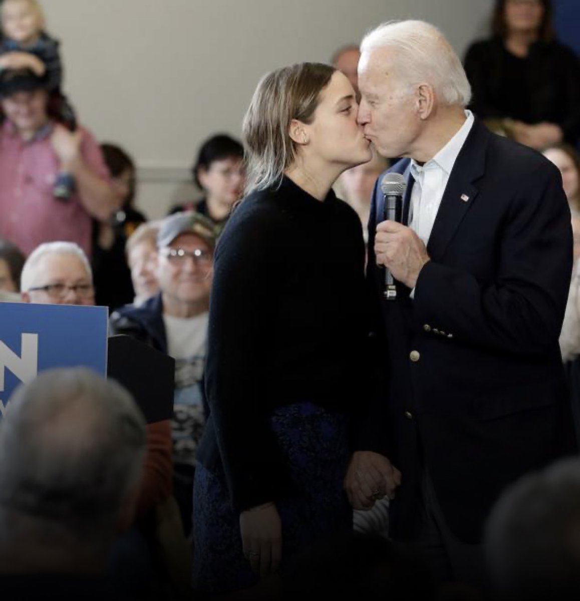 JRV_503's tweet photo. @dom_lucre #JoeBiden says #Granddaughters not only love their #grandpops
but they like them 🤔🤷🏽♂️
And that's the great thing.
‼️ Thank you baby, Biden said before giving #Finnegan a kiss on the lips. 🤐
#CreepyJoe #AnvilJoe #ImpeachBiden https://t.co/f8xaC8zduA