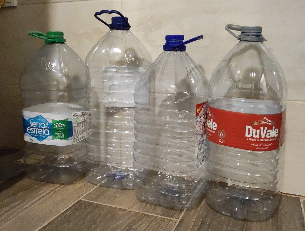 Caloiros,
Este é o único material escolar que vocês vão precisar.

De nada
