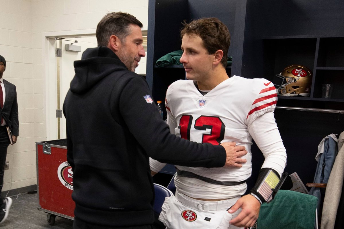 NFLonFOX's tweet photo. It's National Hug Your Boss Day! 🏈

#HugYourBossDay https://t.co/GUF5ztgkIs
