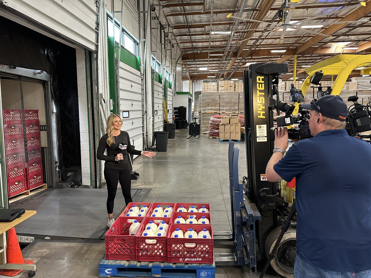 ScottYoffeComms's tweet photo. Great day today at the @SDFoodBank and awesome to have @KUSINews’ @KMcKinnonKUSI out as the @SealsLax & @HollandiaDairy donated 800 gallons of 🥛🥛 to the Food Bank thru the Gallons for Goals program that will provide milk to kids, families & people in need throughout #SanDiego https://t.co/YPRQwdeTbp