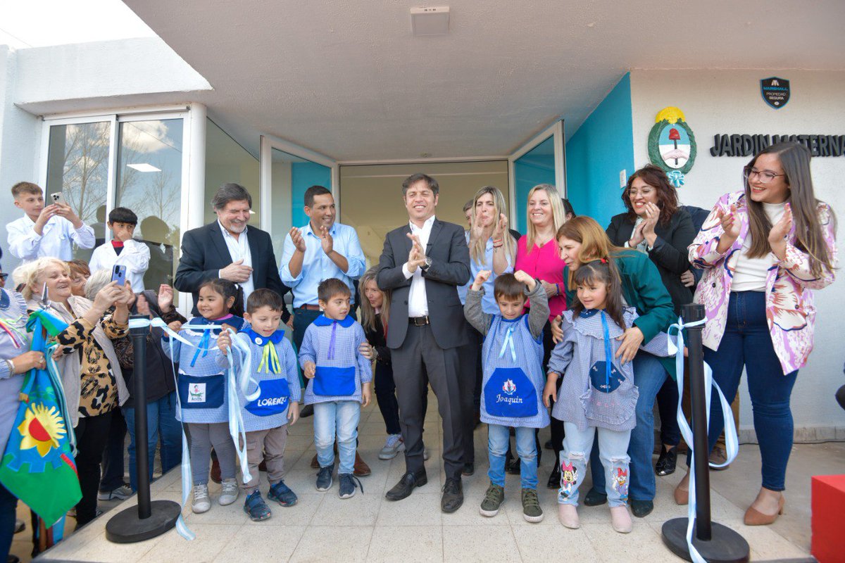 ¡Inauguramos el primer jardín maternal de #LosToldos! 👶

Desde ahora, las familias del barrio Juan Domingo Perón tienen el JM N°1 cerca de sus casas para llevar a las y los más chiquitos. Seguimos ampliando la oferta educativa en los municipios para cumplir el…