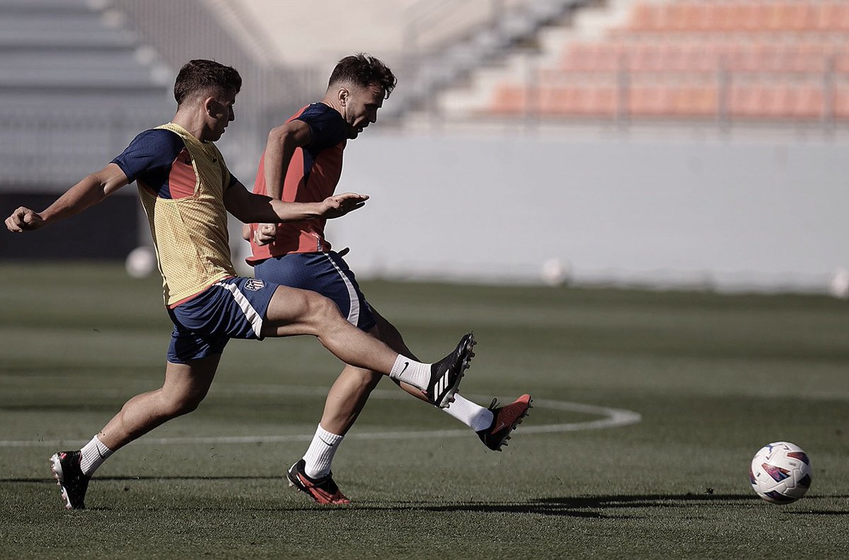 💥 David Muñoz continues this season's work. 

📌 Training with the first team to continue at the highest level.

Well done boy <a href="/davidmunozz8/">David</a> ! 👊🏻

#GlobalSportsManager #GlobalSportsBase #GSMPlayers #cantera #atleti #spain #atleticomadrid #trainning #future #work #star