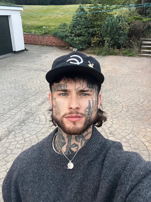 who wants to sit on this face w/ a camera ? 😌 https://t.co/4TWatOLPNG 10 more free subscriptions rn https://t