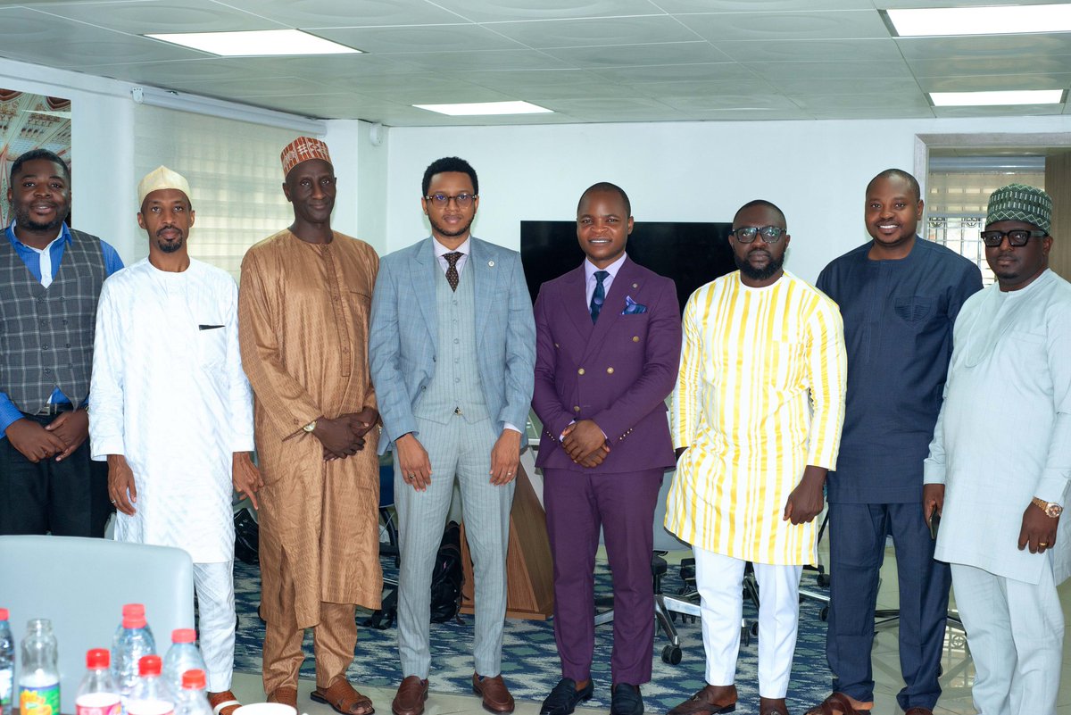 BBisonIncubator's tweet photo. We are delighted to announce the signing of a Franchise Agreement between @BBisonIncubator and Savana Islamic Finance. Through this #franchaise #agreement we have the power to operate banking agencies in Bonaberi, the SouthWest, the NorthWest and the Western Regions of Cameroon https://t.co/8vTJHbEHku