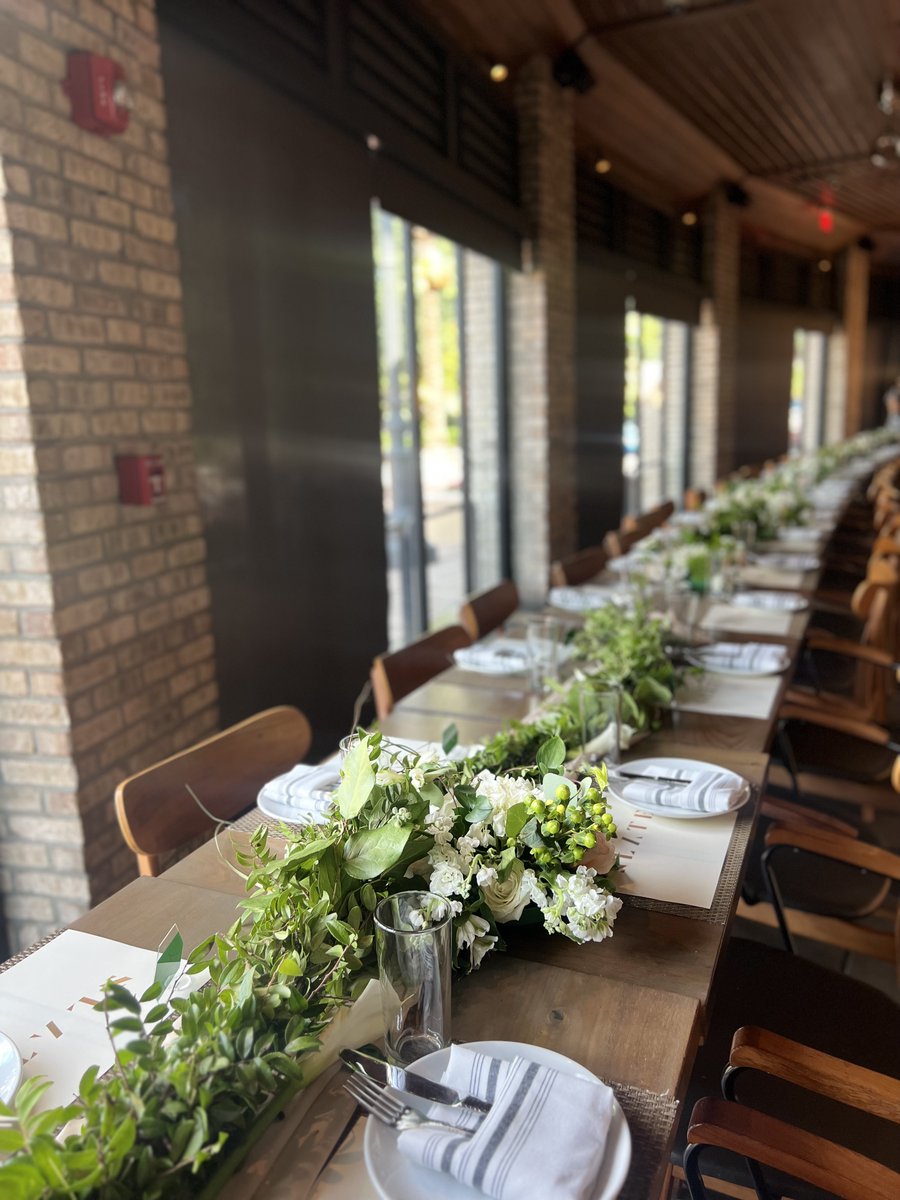 This super long table creates cozy conversations! 🌼😊 

Click the link in our bio for more information on private events. 

#SlateOrlando #Slate #privateevent #engagementparty #party #beautiful #decor #partydecor #eventinspo #florals