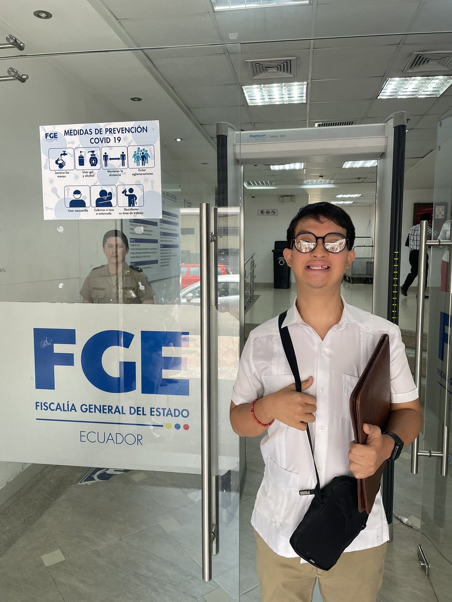 moisesvsosa's tweet photo. El Lcdo. Sosa en su primer día como asistente legal. Como todo asistente primerizo contentísimo realizando diligencias. Se le viene un largo camino, por suerte nunca estará solo. 
#nolimits #syndromededown https://t.co/aO9CZAGkMT