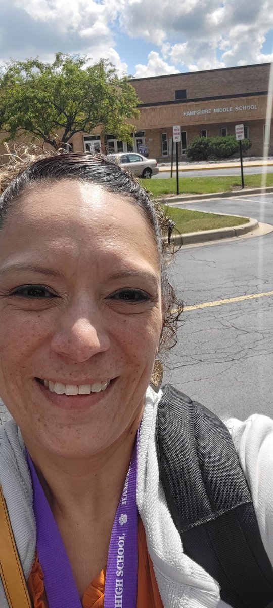 Middle schooler:"¿Tú hablas Español?" 
Me: Sí
Student:  The Biggest smile😊
You'll be surprised how easy it is to make friends with one word. 
I now have a personal tour guide for one of my buildings 🥰.
Gracias
<a href="/HampshireMiddle/">Hampshire Middle School</a> #instructionallanguagecoach