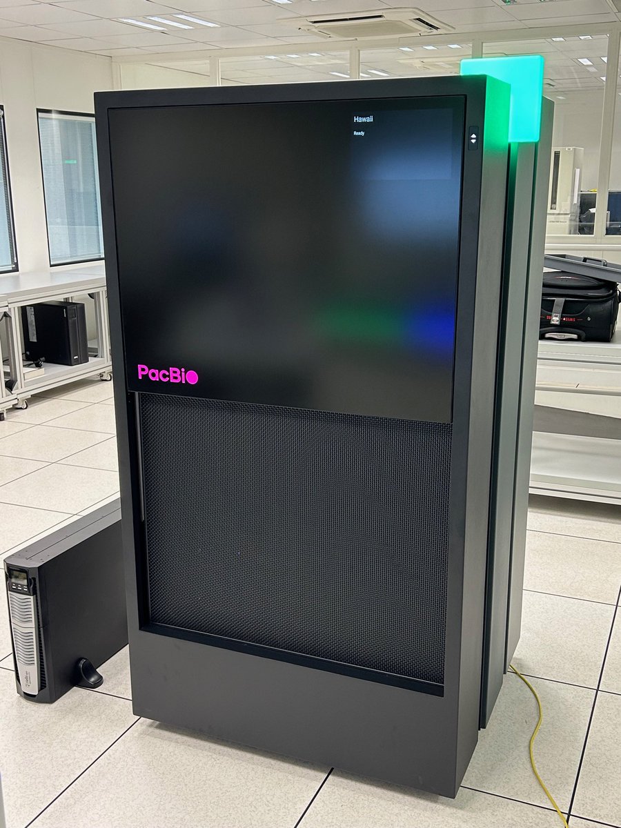 We are looking forward to start producing high-quality multi-omic data with this beauty. @PacBio, welcome to @seqlab - @CEA_Jacob_ .