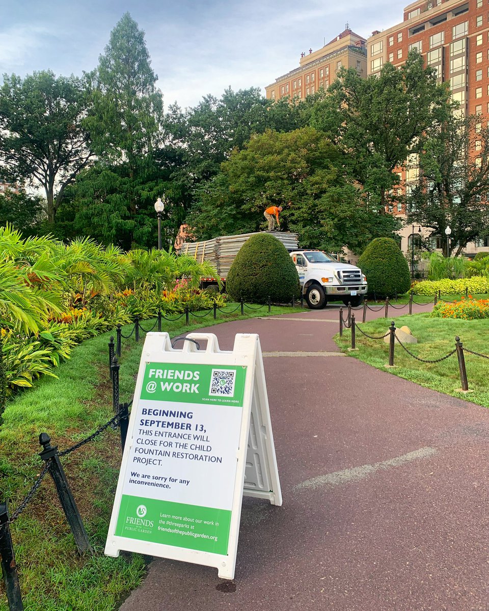 FOPG's tweet photo. #FriendsAtWork Bright and early this morning, the #ChildFountain Restoration Project began. New fencing was installed around the Arlington entrance and George statue, which will impact pedestrian access. https://t.co/2sX7vPejKc