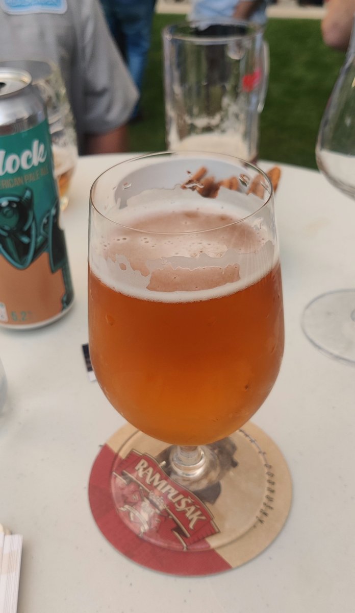 Still at @CzechLondon Czech Beer Day... 😂 And this is impressive: Jarošovsky IPA presents as a 6.5% American IPA, but is full of Old World drying hoppy bitterness and toasty malts. Very nice!
