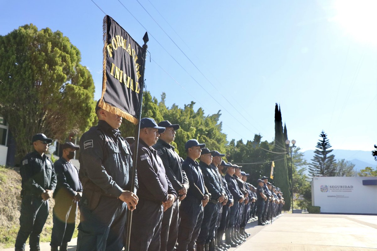SIDISSPC_GobOax's tweet photo. Hoy, por instrucción de nuestro Secretario de la @SSPC_GobOax @IvanGarcia_A; la Directora General de #SIDEPOL y la Directora del Instituto de Profesionalización, encabezaron, una ceremonia cívica conmemorativa al 176 aniversario de la Gesta Heroica de los #NiñosHéroes. https://t.co/HUh95j9hIe