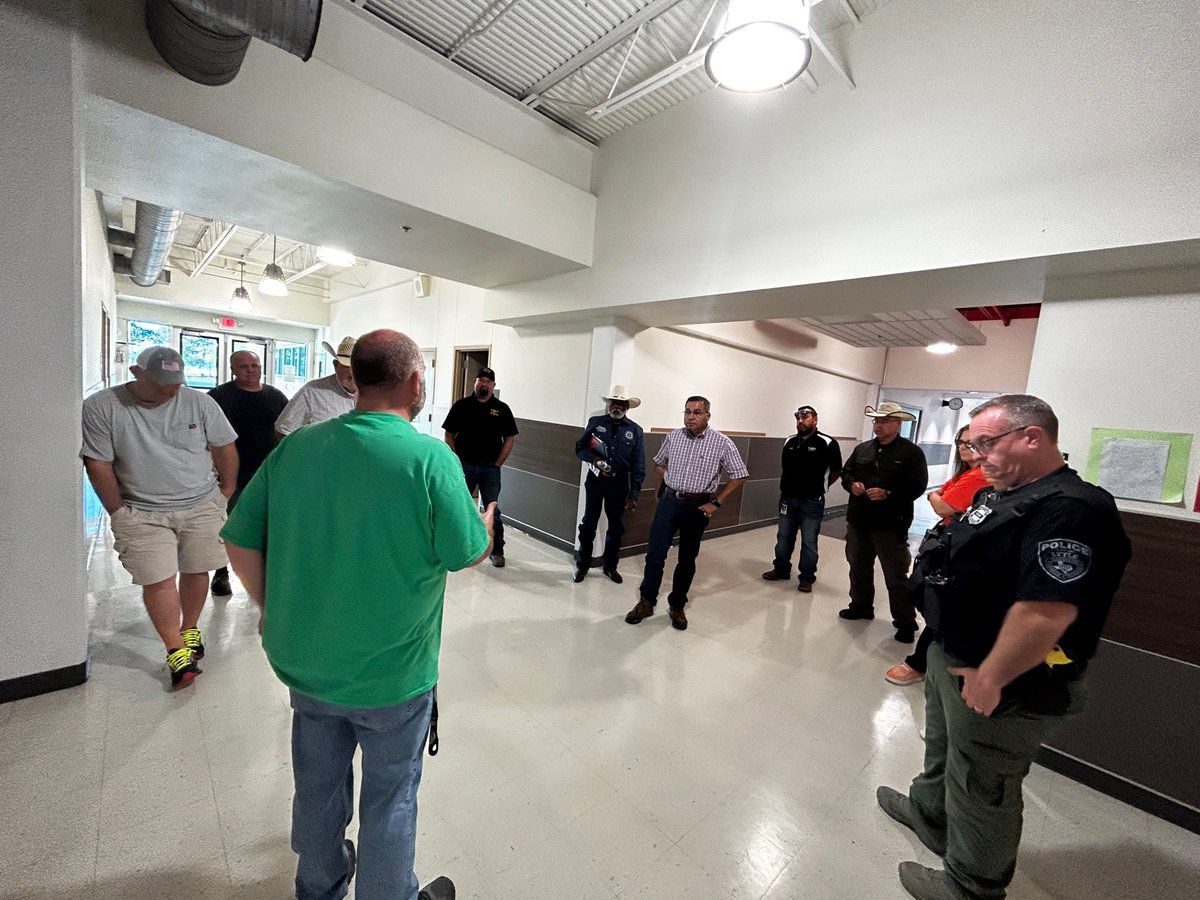 LytleISD_luc's tweet photo. Thank you to all the members of the Lytle ISD School Safety and Security Committee for participating in our meeting.  Great minds together to keep our schools as safe as possible.  @lytleisd #newvapelaws #communicationiskey #community https://t.co/O3sUbBWzwQ