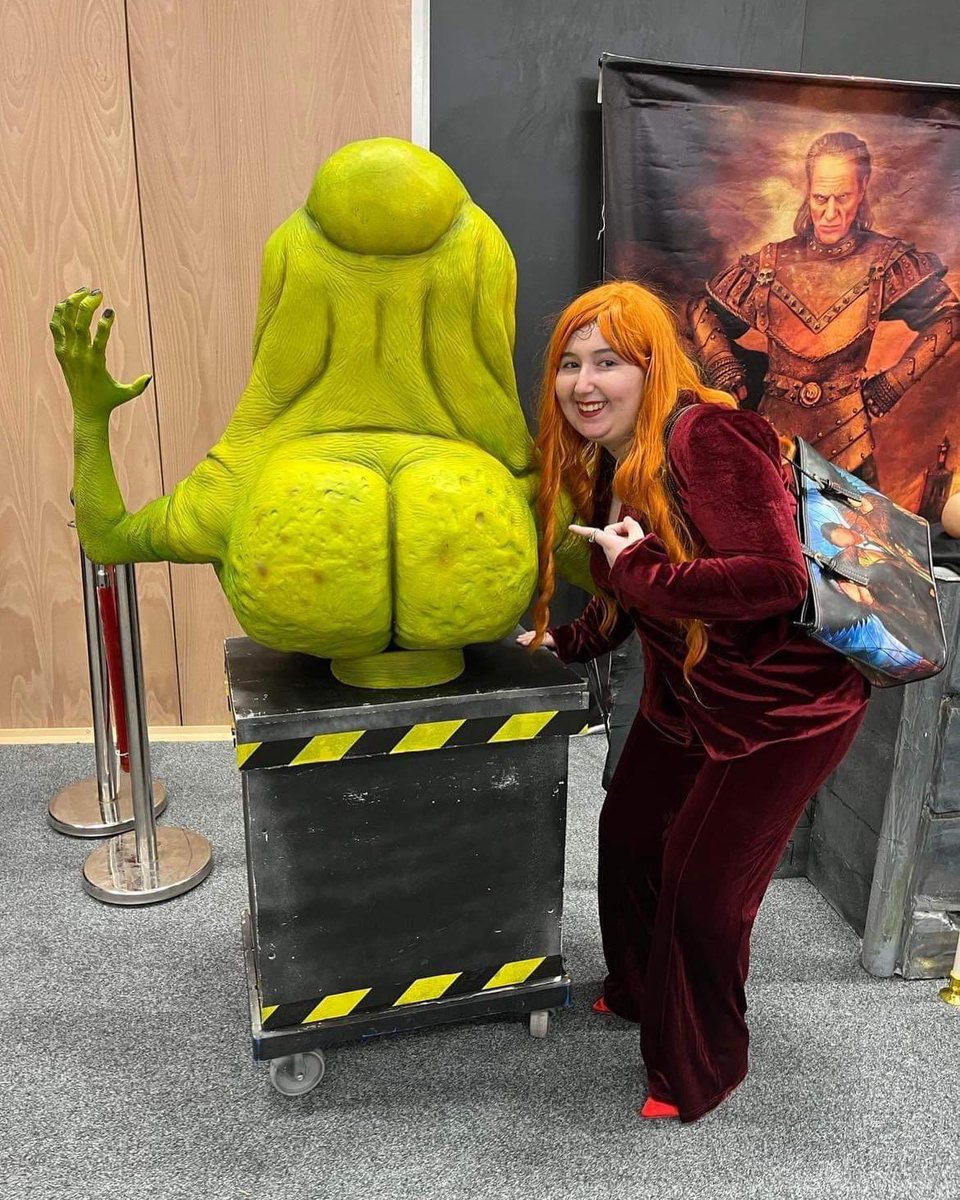 More with <a href="/SamSmithTweets/">Samantha Smith</a> <a href="/mishacollins/">Misha Collins</a> <a href="/Alex8Calvert/">Alexander Calvert</a> <a href="/Mark_Sheppard/">Mark Sheppard</a> (again 😝) <a href="/JeffreyVParise/">JeffreyVincentParise</a> and #Slimer’s big green ass! 💚💜🖤💜🖤💚