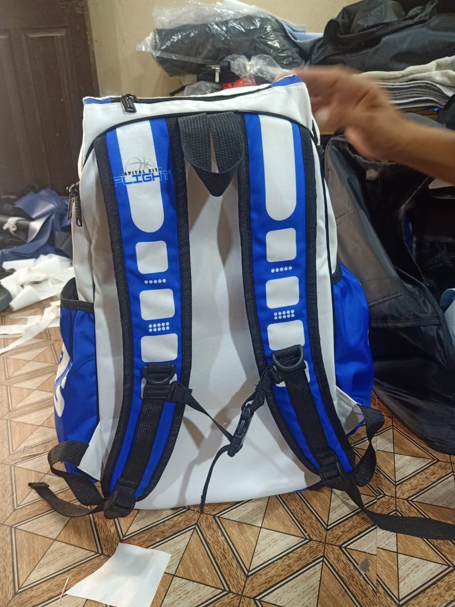 hoopskingcom's tweet image. 🎒✨ Hey there, sports enthusiasts! Want a custom backpack like Team Flight's? You can now create your own in less than 1 minute at 👉 buff.ly/3PbLJPo 🖌️🕐 Get creative and show off your unique style! #CustomBackpacks #DesignYourOwn #ExpressYourself 🌟🎨