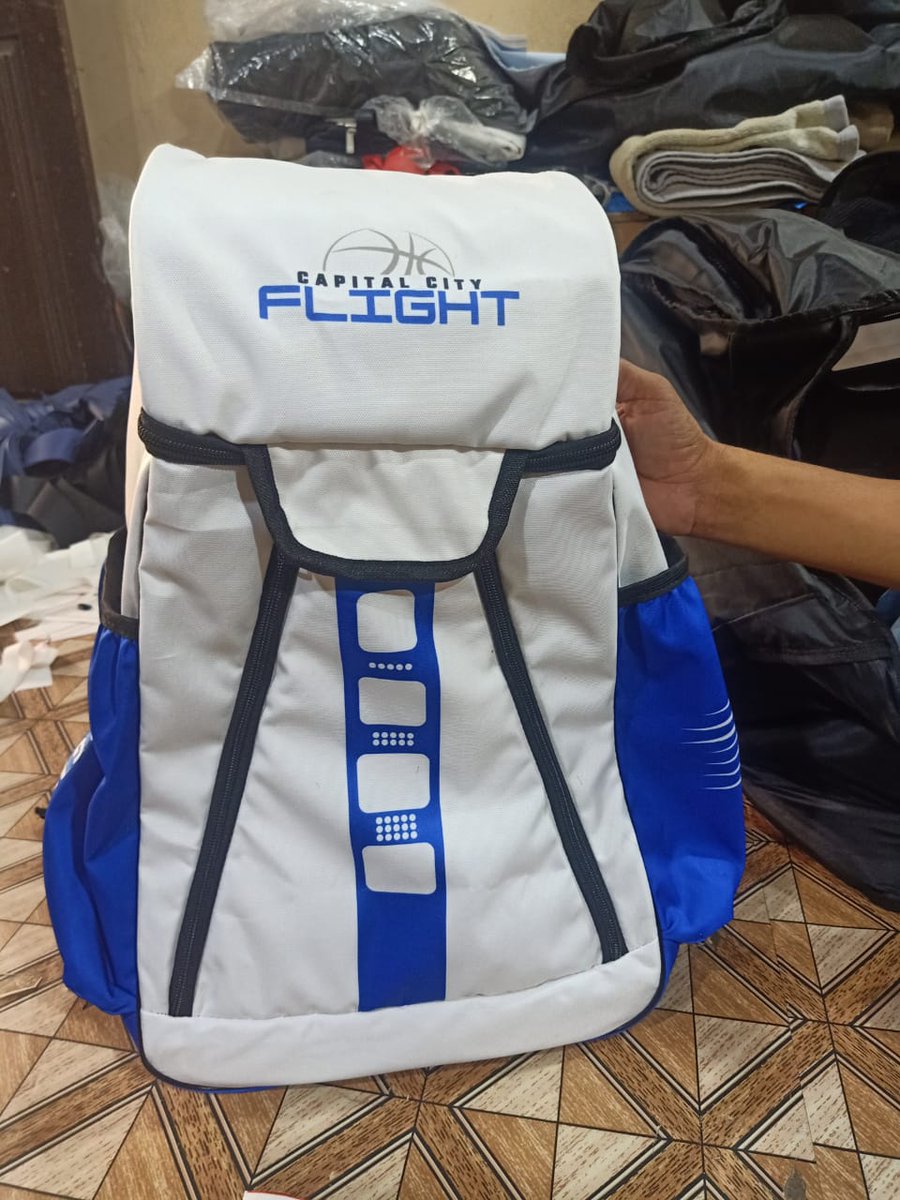 hoopskingcom's tweet image. 🎒✨ Hey there, sports enthusiasts! Want a custom backpack like Team Flight's? You can now create your own in less than 1 minute at 👉 buff.ly/3PbLJPo 🖌️🕐 Get creative and show off your unique style! #CustomBackpacks #DesignYourOwn #ExpressYourself 🌟🎨