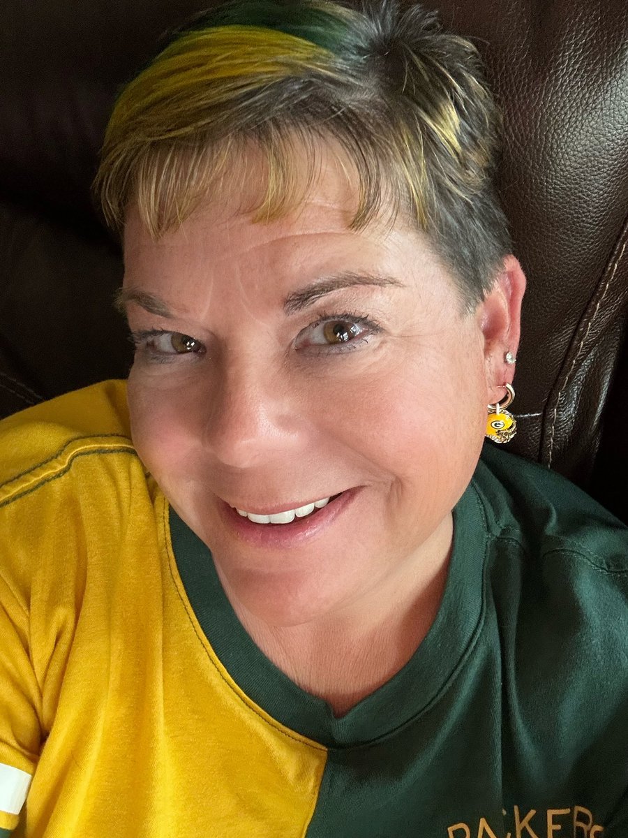 bae7609's tweet photo. I want to model for the Packers Pro Shop! #pleaseohplease #theyhavegearforshortgirlstoo #PackerBacker #proudcheesehead #Ibleedgreenandgold #PackerNation #GoPackGo @packers @packersproshop https://t.co/p3QA4Dwplg