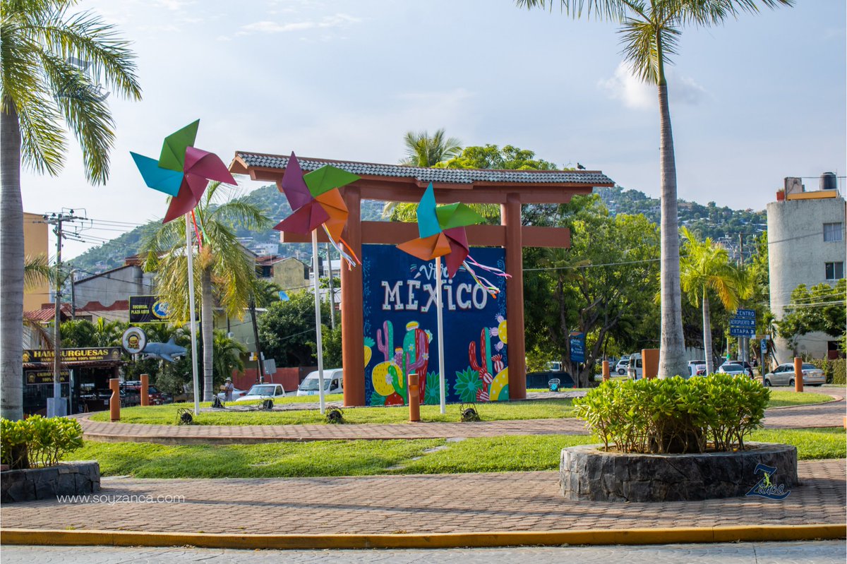 soyzanca's tweet photo. 🎉🇲🇽¡Parece que Zihuatanejo está casi listo para celebrar el Día de la Independencia!🙌🏽 Las calles están decoradas con banderas coloridas y el aire se llena de emoción.🎊🎇 ¡No te pierdas toda la diversión y únete a celebrar la independencia de México! 👏🏽🎉 #VivaMexico https://t.co/lJY7ELAOaD