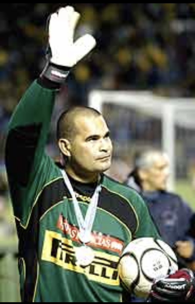 JoseLChilavert_'s tweet photo. @thiagoaltt @fifaworldcup_es 🖤💛Campeón 2003 Peñarol The Best https://t.co/QEKJdSvbMr