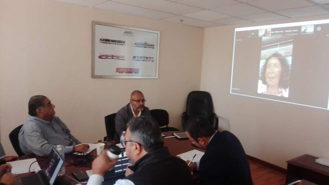 JBDiputado's tweet photo. Buen día amigos, iniciamos el día en con la comisión de comunicaciones y transportes reunión trabajando, para reformar la ley para favorecer el transporte en favor de todo el pueblo mexicano. https://t.co/BdMmKpEBFV