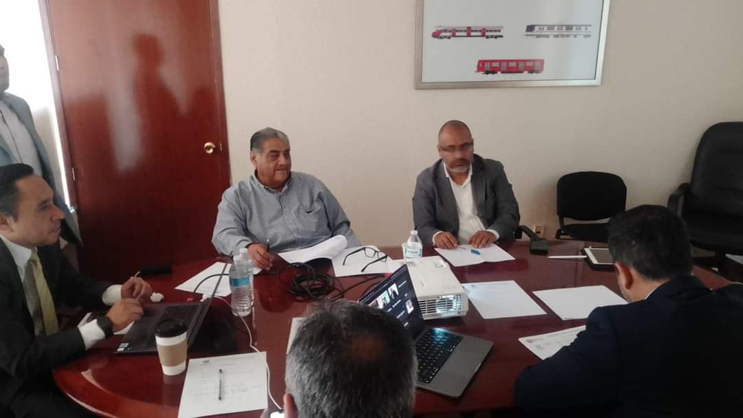 JBDiputado's tweet photo. Buen día amigos, iniciamos el día en con la comisión de comunicaciones y transportes reunión trabajando, para reformar la ley para favorecer el transporte en favor de todo el pueblo mexicano. https://t.co/BdMmKpEBFV