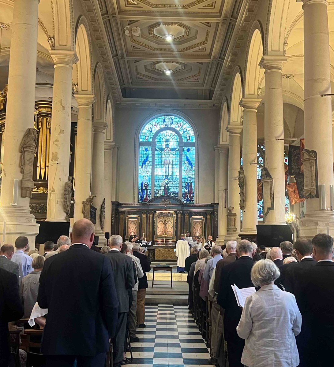 What beautiful service of Thanksgiving this evening For those Musicians whose names are recorded in the Book of Remembrance in our Musicians Chapel. Our choir of 16, directed by Peter Asprey, were fabulous !