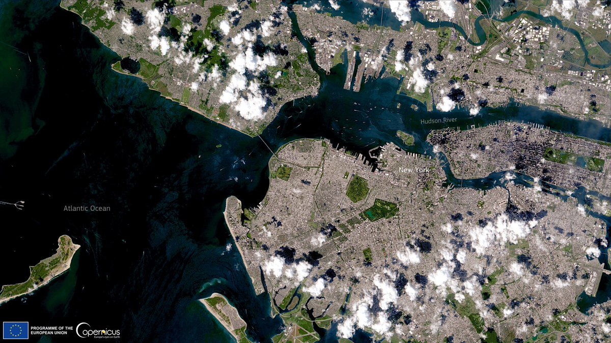 We are fans of @LewisPugh, the @UN Patron of the Oceans

Today, he completed his #HudsonSwim2023 which took him from the sources of the river to its mouth, to highlight the  importance of river health to the health of the oceans

#Sentinel2🇪🇺🛰 view of the #Hudson mouth in #NYC