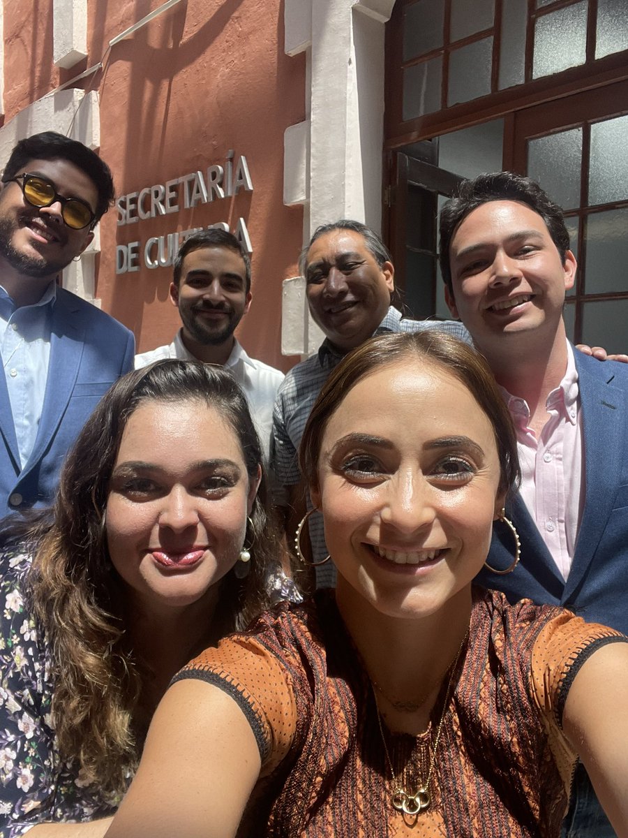 Maria_AlemanMC's tweet photo. Impulsar el Teatro de Calle es uno de los objetivos de este grupo de jóvenes talentosos de @teatrocontacto que hoy acercamos a la Secretaría de Cultura de @qromunicipio 
¡Gracias por su enorme compromiso social y a la Dra. Teresa García Besné por su apertura y voluntad de sumar! https://t.co/x9zdF1wkBD