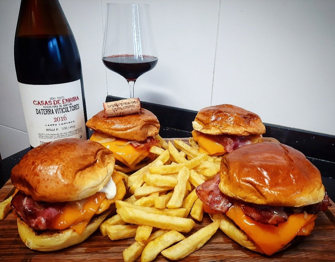 Hamburguesas &amp; <a href="/DATERRA_/">DATERRA VITICULTORES</a>