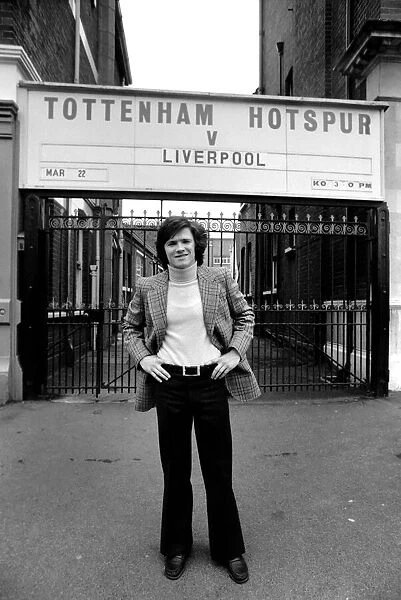 robertmdaws's tweet photo. #steveperryman outside #WHL 1975 #spurs #thfc https://t.co/3mniwPodRN