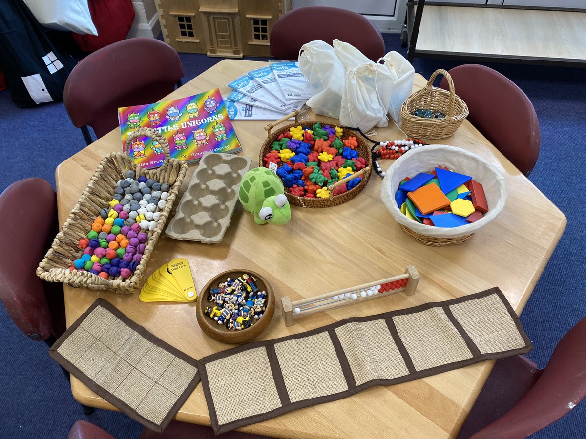 BranstonInfant1's tweet photo. Our second workshop of the week for EYFS families with a special book giveaway! #ABigStepForward is our latest Family Learning workshop from @LincolnshireCC. Even @TinyTortoiseWRM 🐢put in an appearance! #MakingAStrongStart #TogetherStronger #TheBestWeCanBe 💙 https://t.co/VeI6QRuTZK