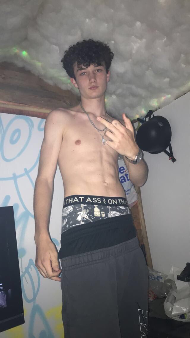 masterbarry02's tweet photo. You should be on your knees in front of me worshiping my shoes doing as I tell you like a good little f@g do you understand me!!! 😈😈💸💸 #rtverification #findom #rtgame #scallymaster #scallydom #chav #kissmyairs #sneakermaster #badmastersboys #cashmaster #cashslave #moneyslave https://t.co/tKfXTpyj4H