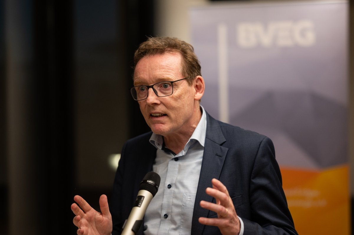 Bundesverband Erdgas, Erdöl und Geoenergie e.V. (@bveg_de) on Twitter photo .<a href="/MoehringBVEG/">Ludwig Möhring</a>: "Der BVEG und die ihn tragenden Unternehmen stehen hinter der #Transformation – als verlässliche Partner mit ihrem Portfolio, mit ihren Menschen und mit ihrem Know-how, um sich den großen Herausforderungen dieser Zeit zu stellen." #Geothermie #Wasserstoff #CCUS .<a href="/MoehringBVEG/">Ludwig Möhring</a>: "Der BVEG und die ihn tragenden Unternehmen stehen hinter der #Transformation – als verlässliche Partner mit ihrem Portfolio, mit ihren Menschen und mit ihrem Know-how, um sich den großen Herausforderungen dieser Zeit zu stellen." #Geothermie #Wasserstoff #CCUS