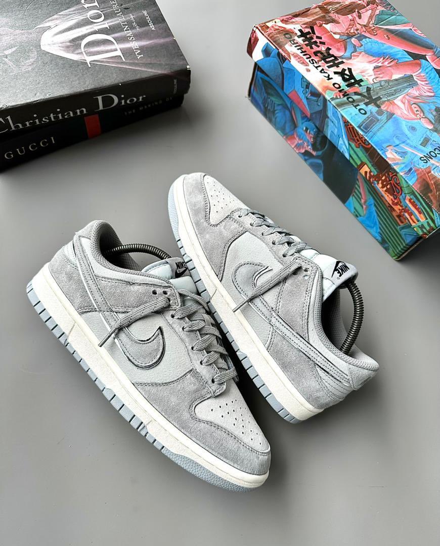 hooves_xx's tweet photo. Otomo Katsuhiro x Nike Sb Dunk Low ‘Steamboy OST-Atmosphere Grey

Sizes 40-45 available 
Price:33,000 naira https://t.co/AzgcRJcd40