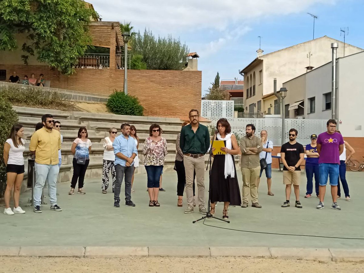 ERCSentmenat's tweet photo. Aquesta #Diadada2023 vam reivindicar el nostre país i l'oportunitat que tenim per assolir els nostres objectius: 🎗️ amnistia i 🗳️ autodeterminació! Visca Catalunya Iliure! 💛✊ https://t.co/XeJddE9fwz