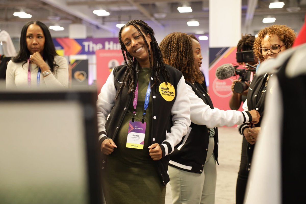 Sell_on_Amazon's tweet photo. #AmazonBBA kicked off the week at #AmazonAccelerate with the BBA National Summit. Check out this exclusive community-building event, featuring BBA selling partners, BBA Director Danyel Surrency Jones, and BBA Advisory Council members. #photosoftheday https://t.co/nycAKKUXiQ
