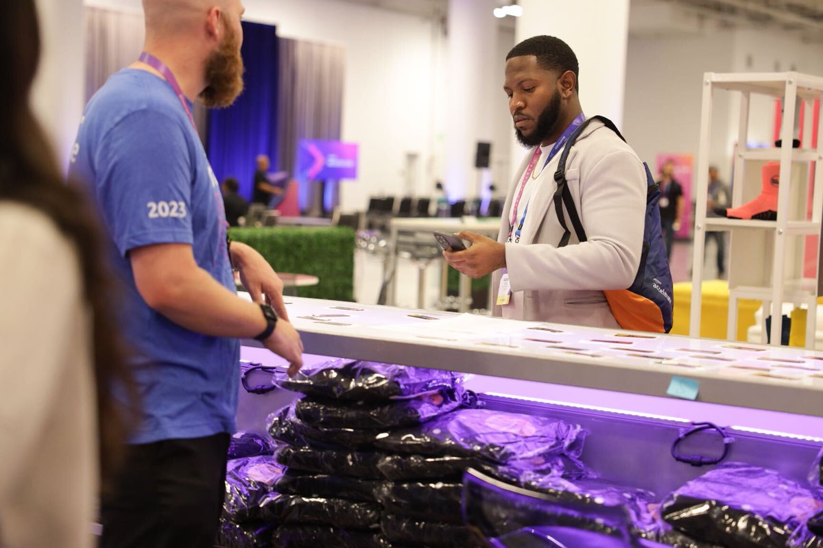 Sell_on_Amazon's tweet photo. #AmazonBBA kicked off the week at #AmazonAccelerate with the BBA National Summit. Check out this exclusive community-building event, featuring BBA selling partners, BBA Director Danyel Surrency Jones, and BBA Advisory Council members. #photosoftheday https://t.co/nycAKKUXiQ