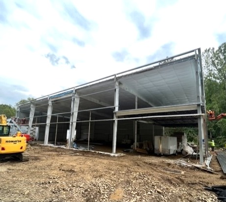 DrSolidSteel's tweet photo. Making progress on our new Pittsburgh HQ!📍🚧
The wall sheeting is coming together, and the windows are being installed. 🏢 Love seeing the vision finally taking shape! 💪🏼

 #SolidSteelBuildings #MetalBuildingConstruction #SSBHQ #BuildingDreams #BestInBusiness https://t.co/0QtEvWm6tP