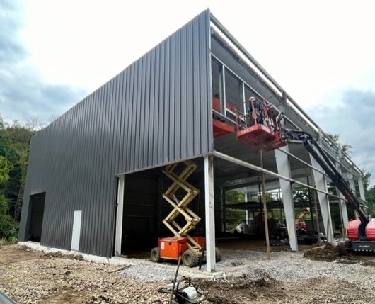 DrSolidSteel's tweet photo. Making progress on our new Pittsburgh HQ!📍🚧
The wall sheeting is coming together, and the windows are being installed. 🏢 Love seeing the vision finally taking shape! 💪🏼

 #SolidSteelBuildings #MetalBuildingConstruction #SSBHQ #BuildingDreams #BestInBusiness https://t.co/0QtEvWm6tP