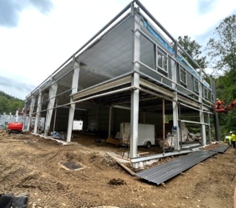 DrSolidSteel's tweet photo. Making progress on our new Pittsburgh HQ!📍🚧
The wall sheeting is coming together, and the windows are being installed. 🏢 Love seeing the vision finally taking shape! 💪🏼

 #SolidSteelBuildings #MetalBuildingConstruction #SSBHQ #BuildingDreams #BestInBusiness https://t.co/0QtEvWm6tP