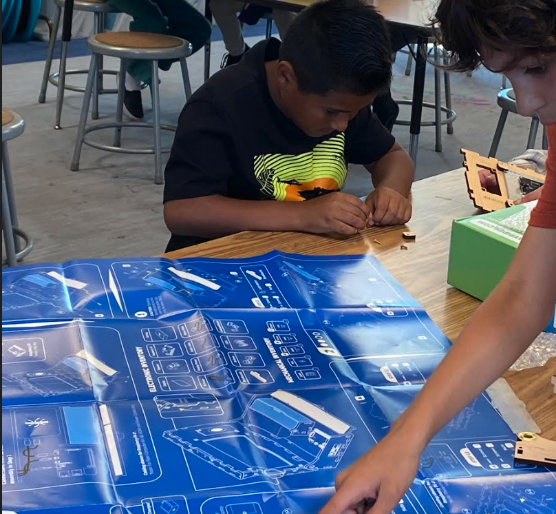 ErinAsamoto's tweet photo. Amazing 5th-grade students @ Bay View Elementary beginning their build using @StartWithPiper Piper Computers in STEAM. Excited to see where this takes the students of our future. #CS4SCCS https://t.co/0u0ov7QCGU